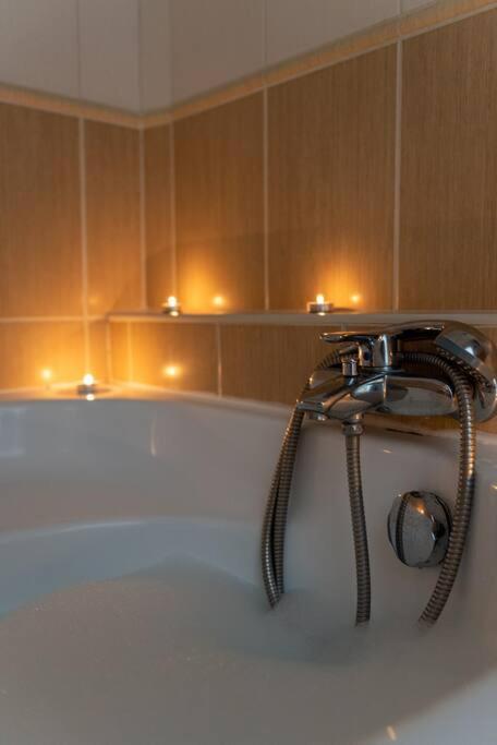 Appartement Spacious And Bright Flat Between Airport & Center à Budapest Extérieur photo
