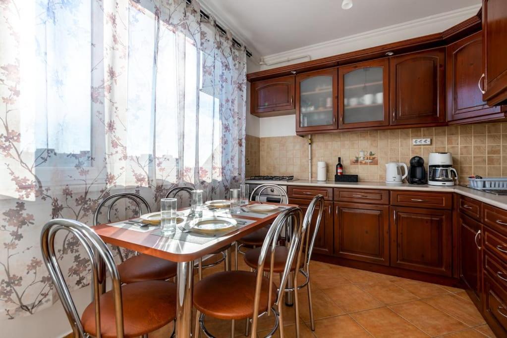 Appartement Spacious And Bright Flat Between Airport & Center à Budapest Extérieur photo