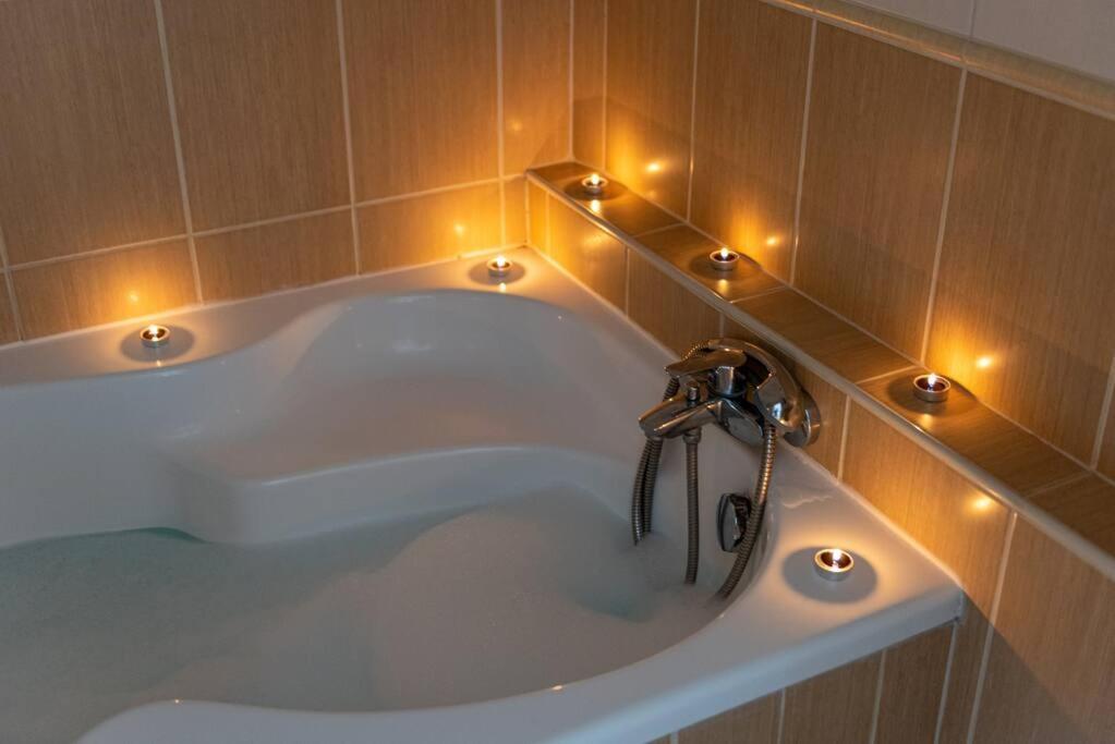 Appartement Spacious And Bright Flat Between Airport & Center à Budapest Extérieur photo